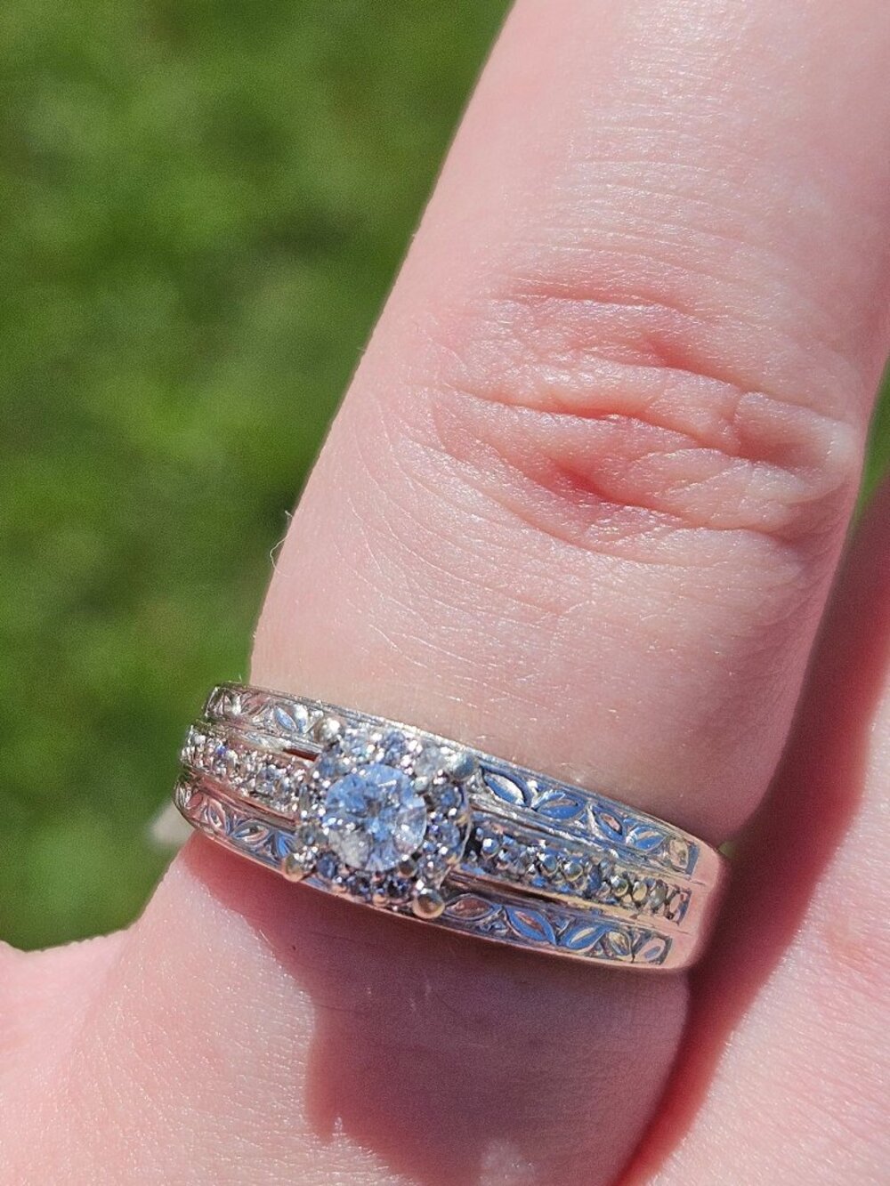 10K White Gold Diamond Halo Imitation 3 Row Etched Wedding Band Ring Size 7.5